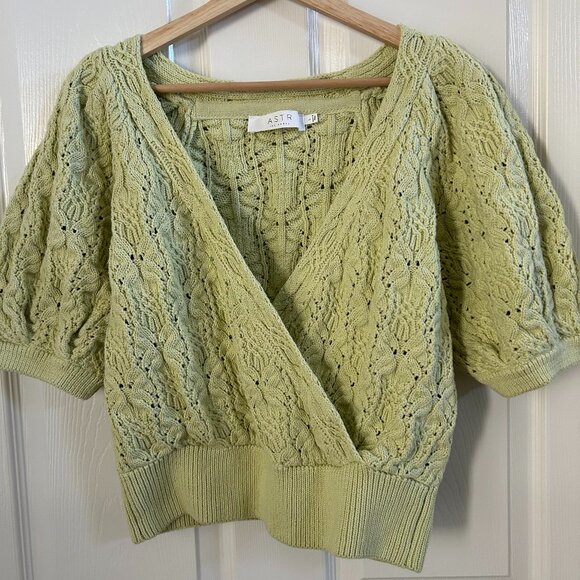 ASTR the label Women's Elowen Sweater SZL Puff Sleeve Soft Green Cottage - Picture 3 of 9